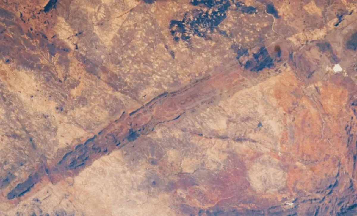 NASA ujawnia 2,5 miliarda lat cudu geologicznego na zapierającym dech w piersiach zdjęciu z kosmosu
