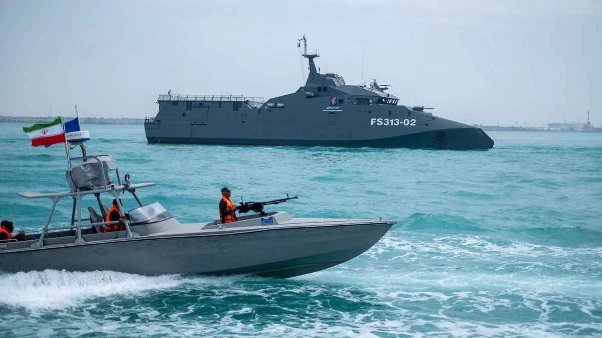 irangigantyczny-extra-1.webp Iran: Gigantyczny okręt wojenny płonie w strategicznym miejscu. Co się stało? - image 1