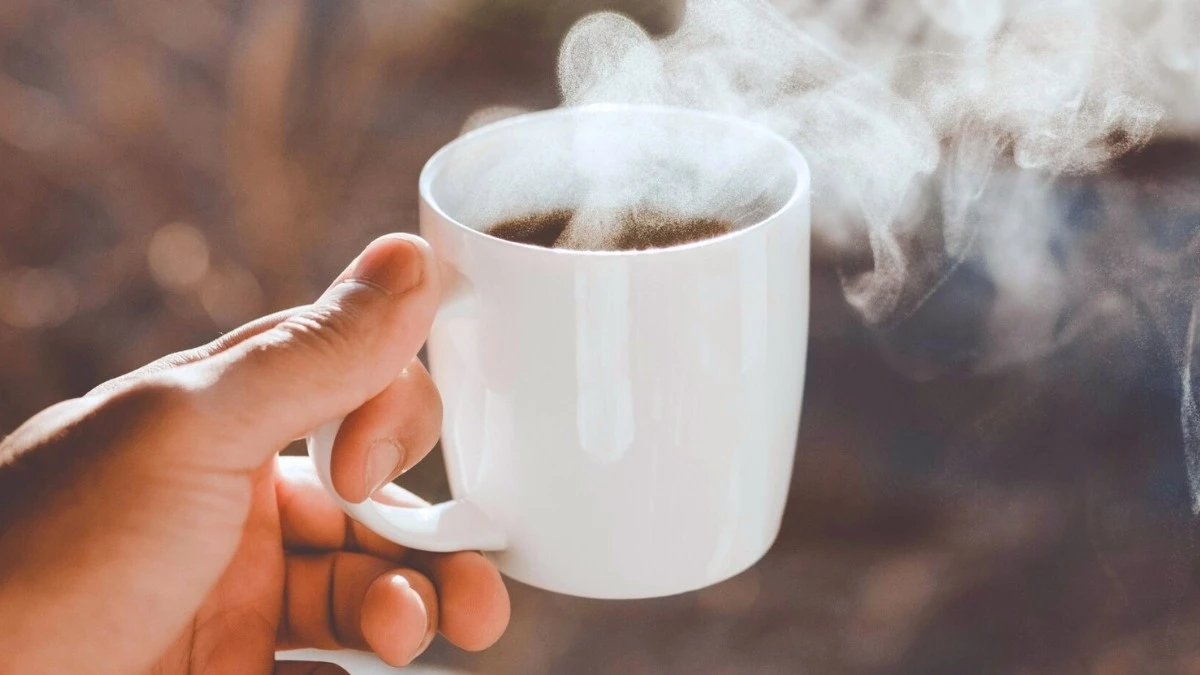 Kawa rano? To nie tylko dawka energii, ale też tarcza dla Twojego mózgu!