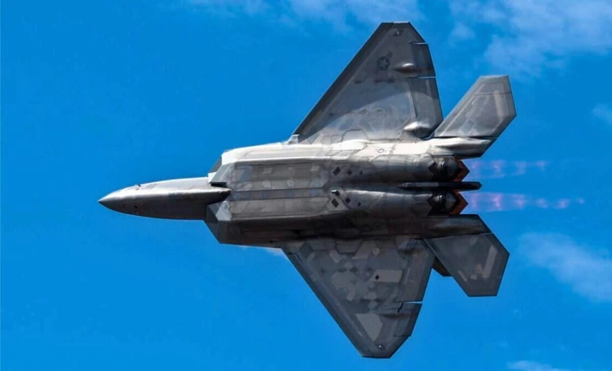 Elektroniczny "Growler" udowodnił, że nawet najnowocześniejszy F-22 Raptor może zostać zestrzelony w symulacji.