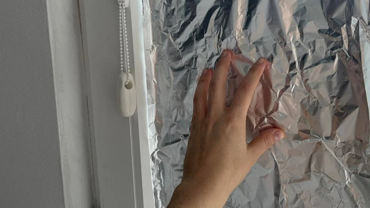 Dlaczego sąsiad okleja okna folią aluminiową? Ten prosty patent możesz pożałować - image 1