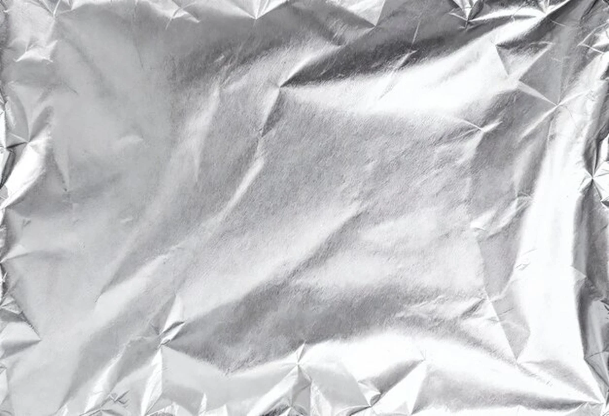 dlaczegofoliaal-extra-1.webp Dlaczego folia aluminiowa ciemnieje w piekarniku? Ten prosty trik powstrzyma efekt - image 1