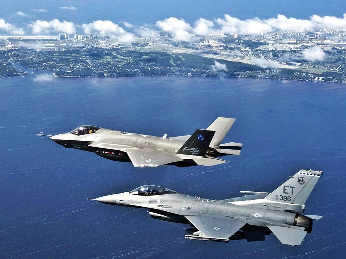 Amerykańskie myśliwce F-35 i F-16 poderwane po wykryciu rosyjskiego samolotu zwiadowczego blisko Alaski - image 1
