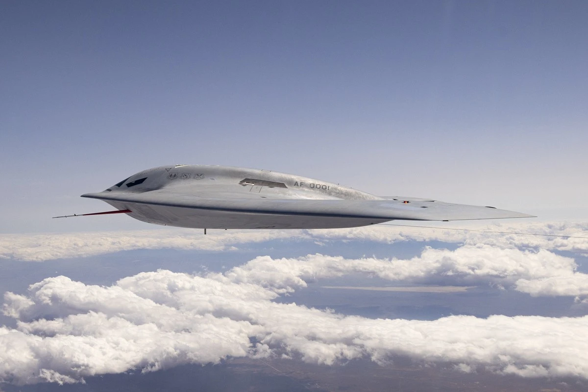 pierwszetankowa-extra-1.webp Pierwsze tankowanie w powietrzu B-21 Raider. Co to znaczy dla najnowszego bombowca USA? - image 1