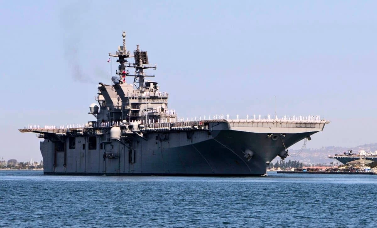 Potężny okręt wojenny USA z F-35 i 2200 żołnierzami zauważony na Morzu Południowochińskim