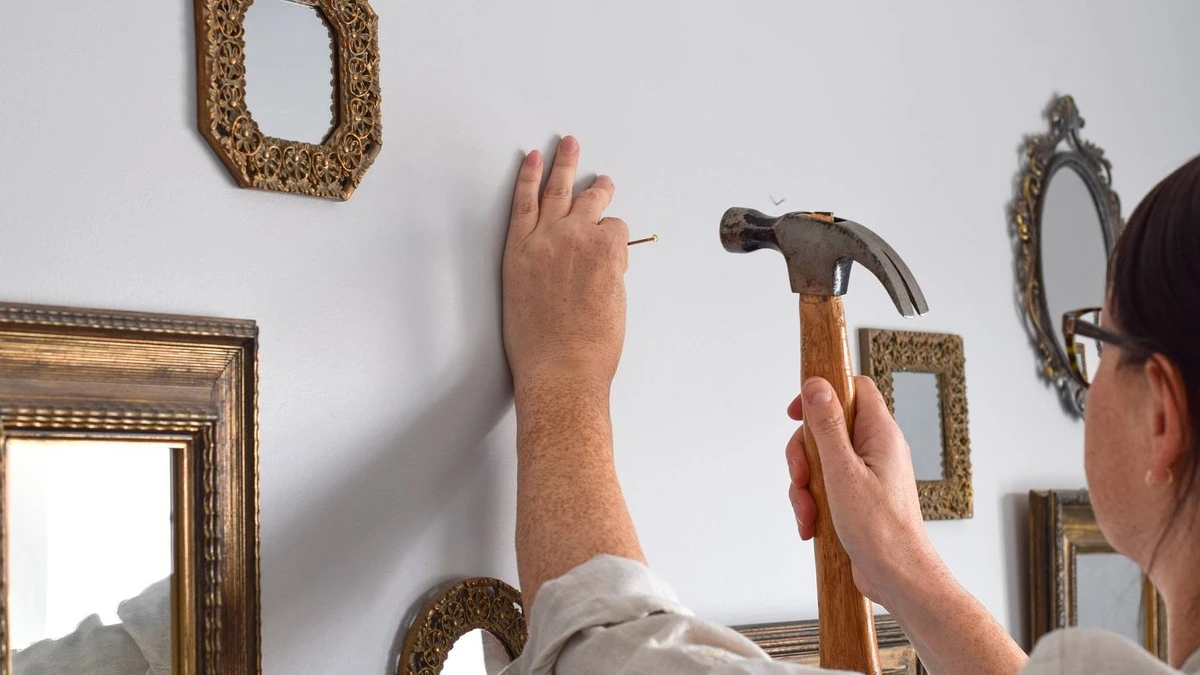 Lustrzane salony: trik projektantów, który optycznie powiększa przestrzeń
