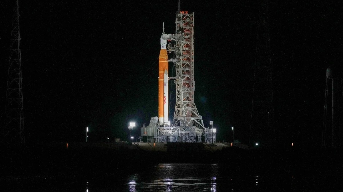 Wyciek ciekłego wodoru: NASA zatrzymuje test kluczowej rakiety przed startem na Księżyc