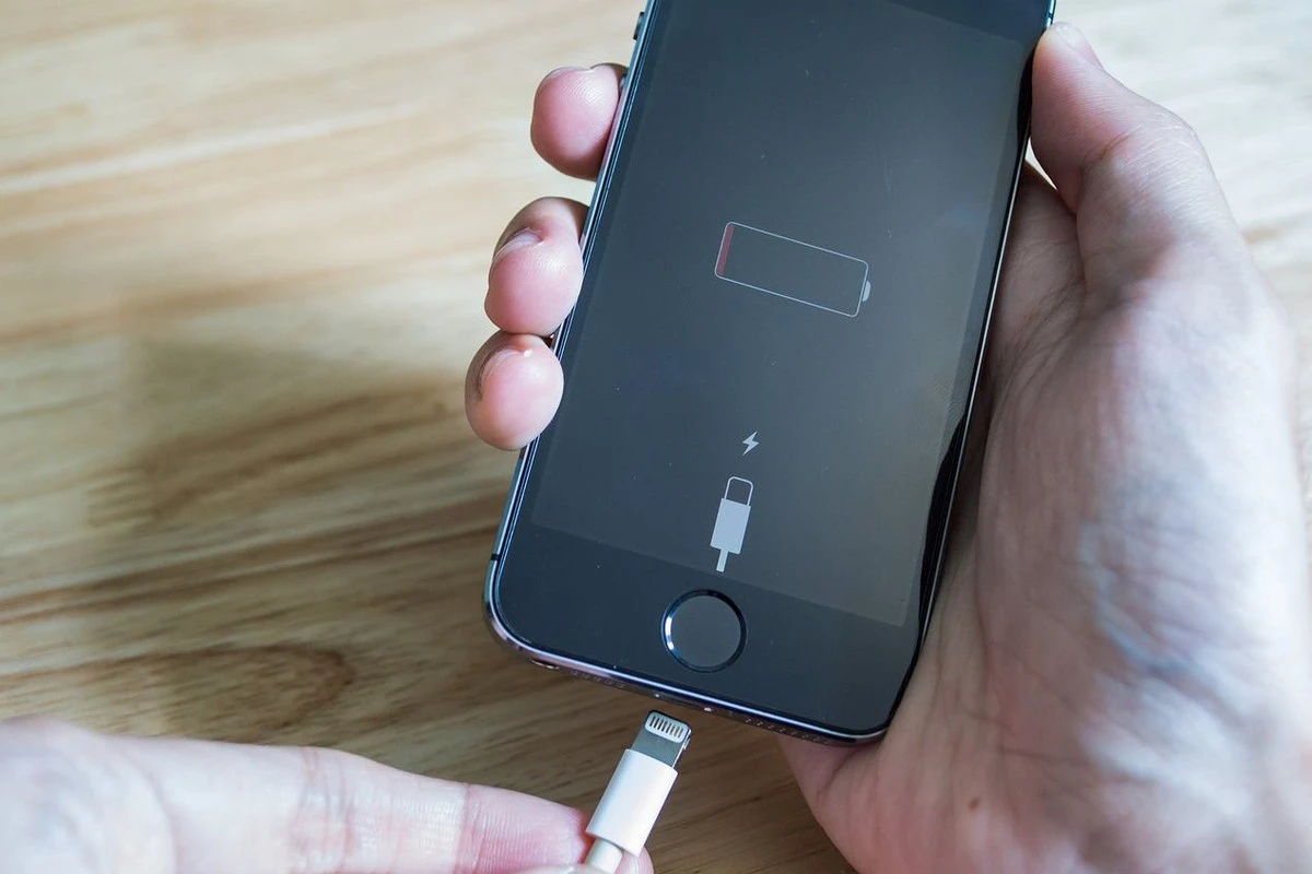 Jak dbać o baterię w telefonie? 5 trików, które przedłużą jej życie