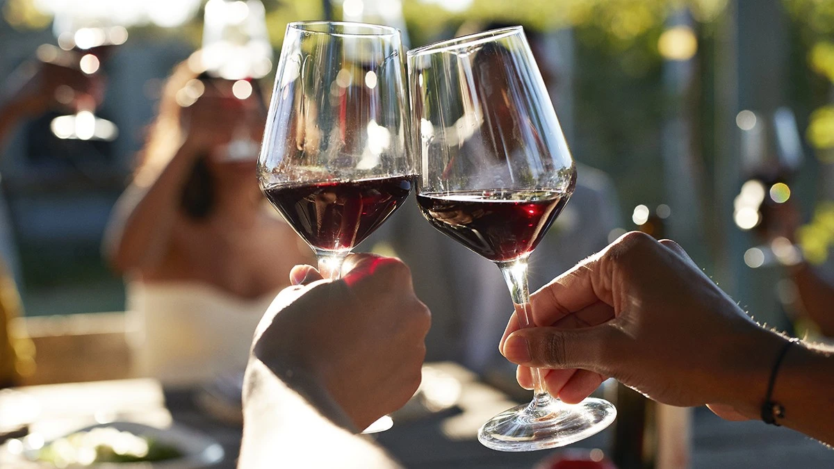 Jak alkohol zmienia komunikację w mózgu: nowy szokujący wniosek naukowców