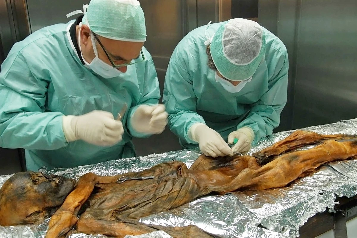 Przełomowe odkrycie w lodowej jaskini: 5000-letnie bakterie mogą pokonać super-bakterie, ale jest haczyk - image 1