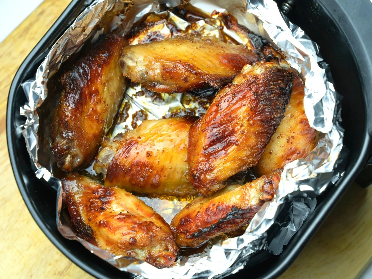Czy folia aluminiowa faktycznie niszczy Twój air fryer? Tego musisz pilnie przestrzegać - image 1