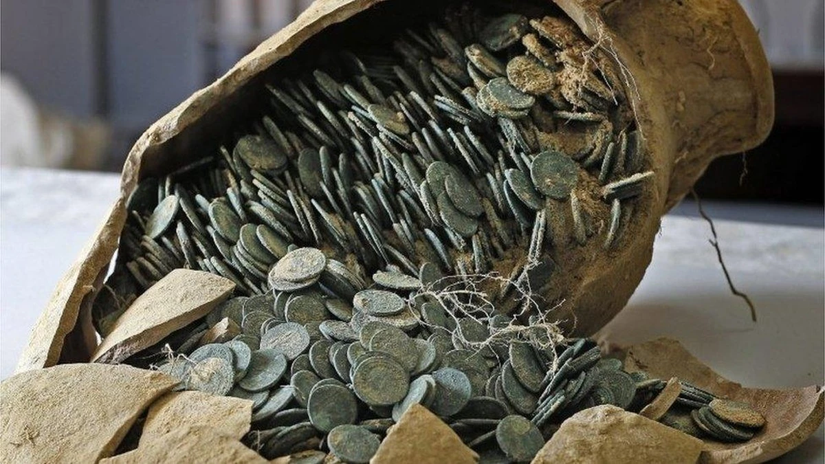 Poszukiwał młotka, znalazł skarb rzymski wart 1,75 miliona funtów - image 1