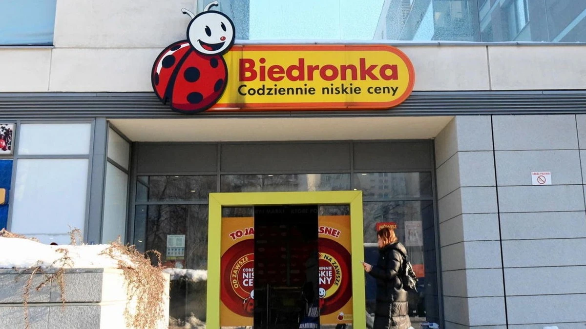 Wyjątkowa okazja w Biedronce: masło za 4,99 zł i darmowe jajka. Sprawdziłem haczyk, Lidl też kusi!