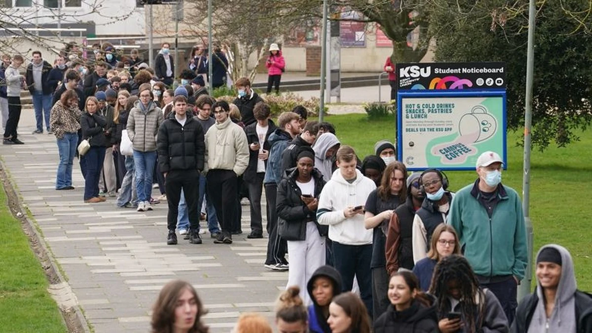meningokokibdla-extra-1.webp Meningokoki B: dlaczego polscy studenci nie są chronieni, gdy inne kraje już dawno to zrobiły? - image 1